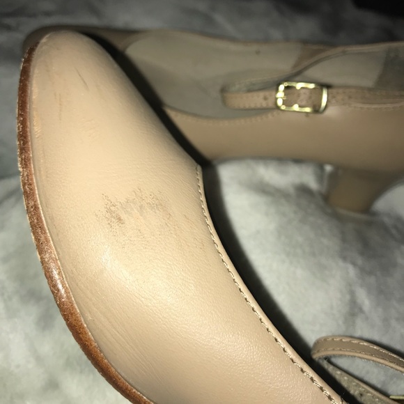 Tan heels - Picture 2 of 4